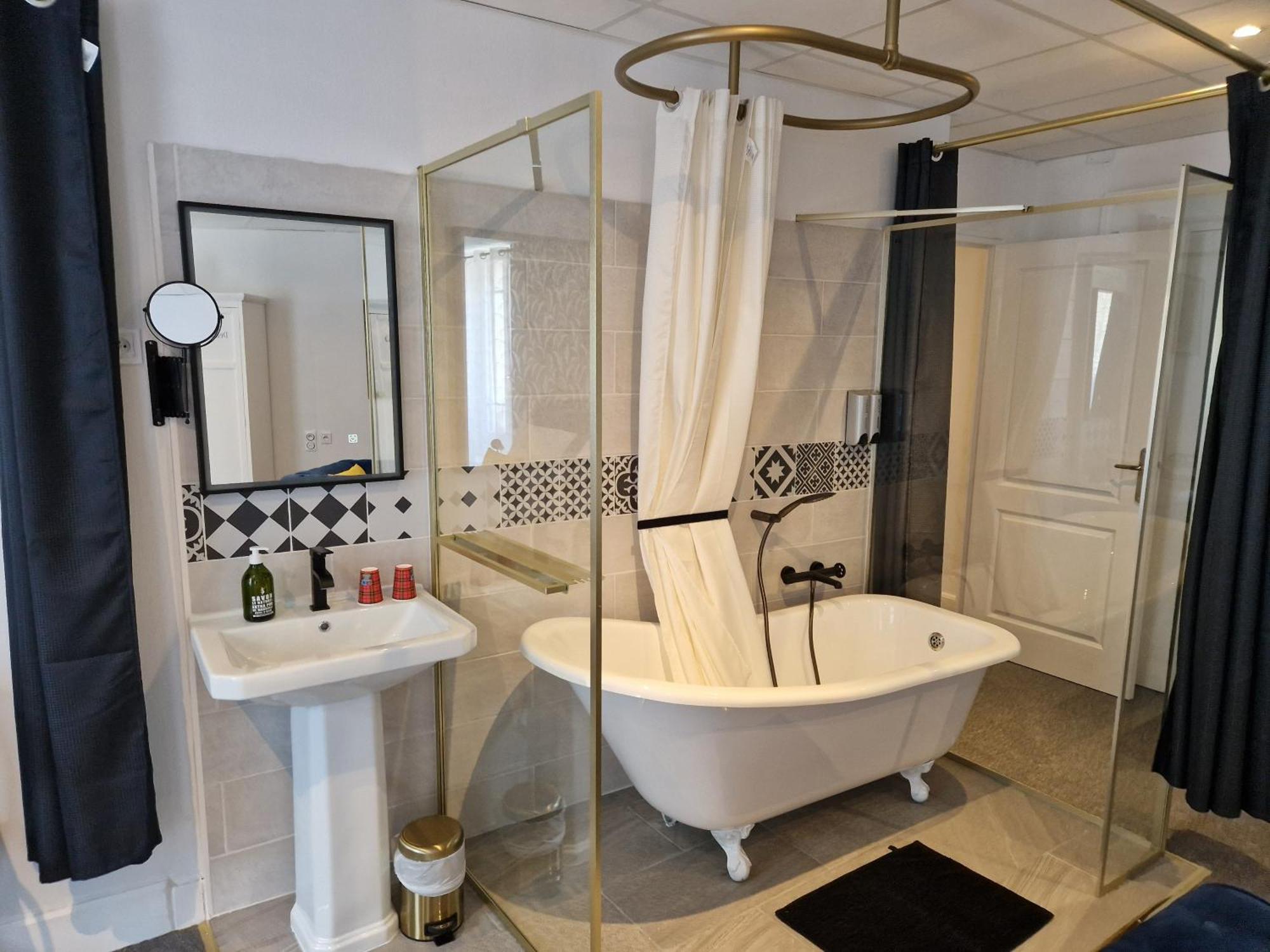 Le Manoir- Cluny Bed & Breakfast Ngoại thất bức ảnh